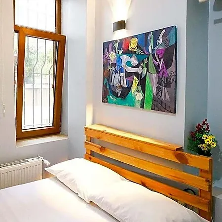 Beans House Hotell 3*